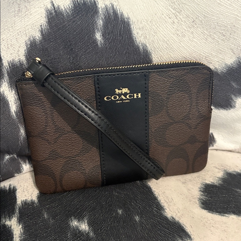 Gorgeous Coach Signature Brown and Black Wristlet